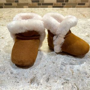 UGG Baby “Lassen” Booties, Size 0/1 (NB Newborn - 6 months)